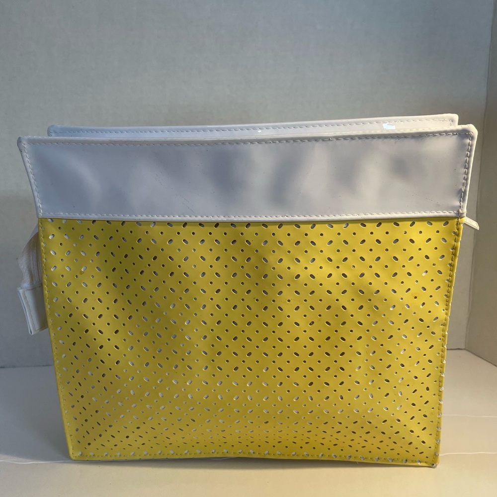 Vintage lemon yellow summer clutch bag.